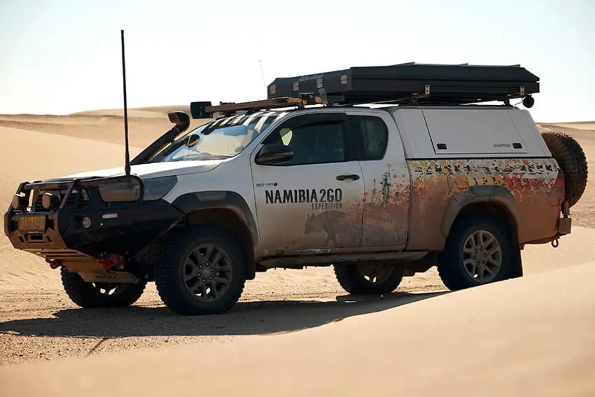 Namibia, Namibia2Go, 4x4 Toyota Hilux Expedition, seitlich