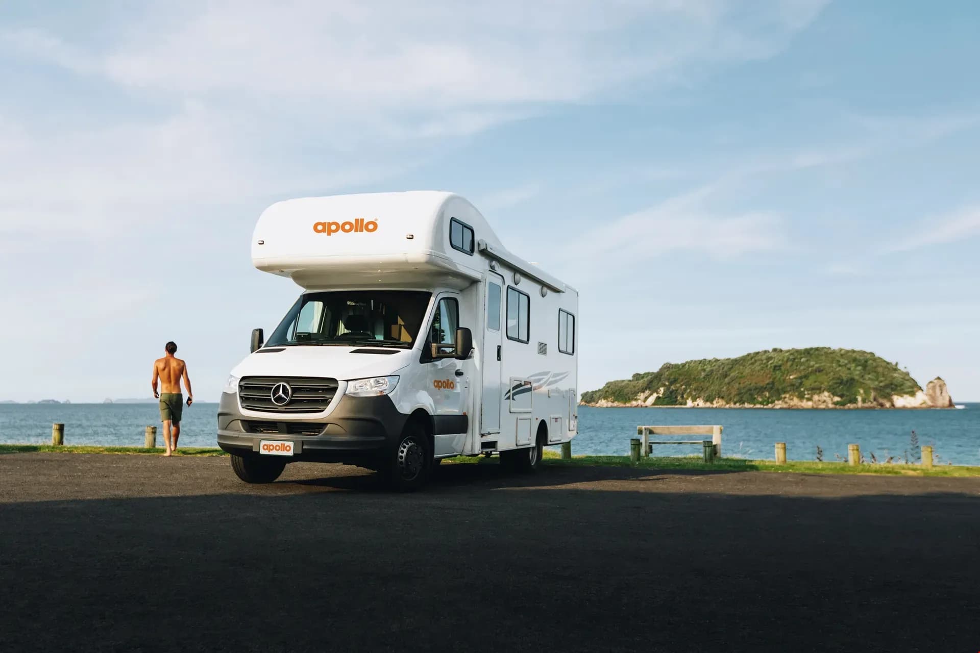Euro Deluxe von Apollo Motorhomes am Strand in Neuseeland