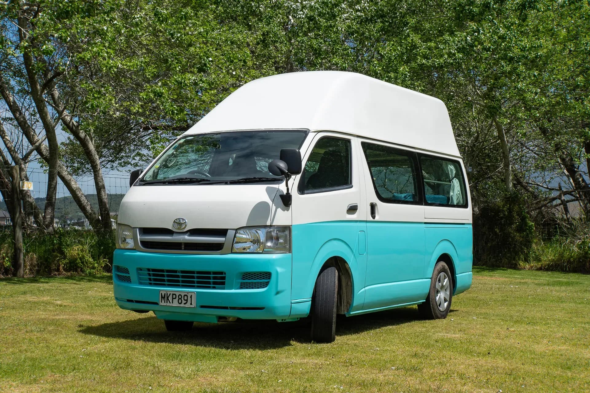 Neuseeland, Barefoot Campers, Wallace, Seitlich