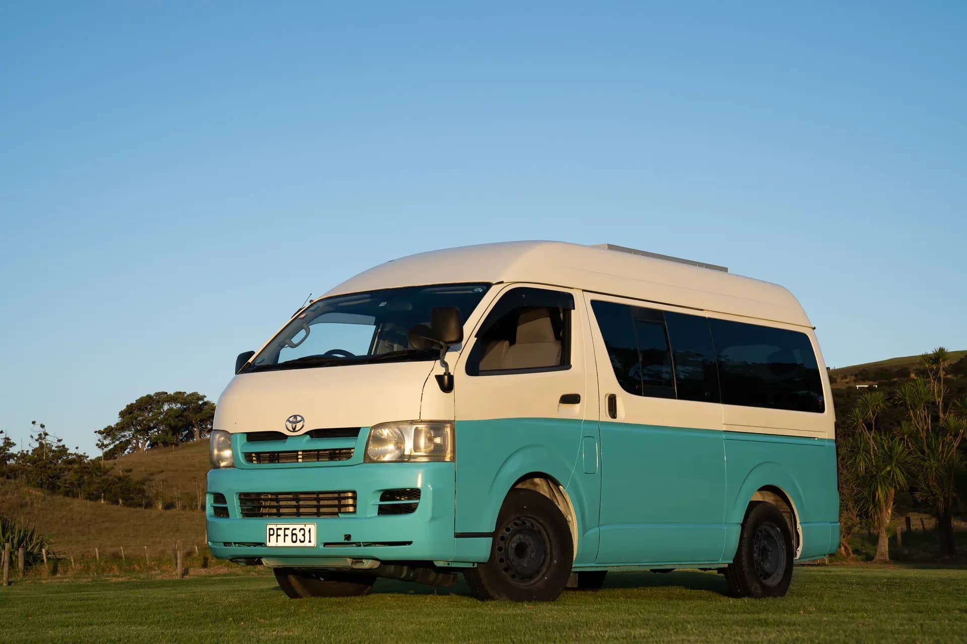 Neuseeland, Barefoot Campers, Willy Camper, Seitliche Ansicht