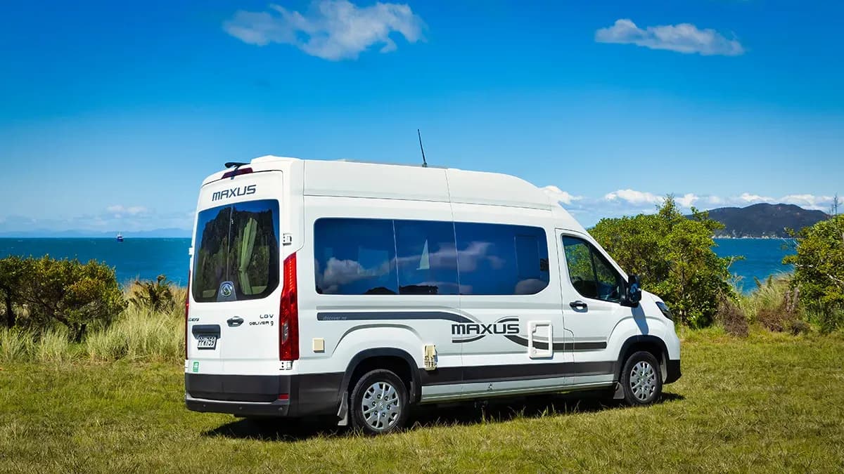 Neuseeland, Discover NZ Motorhome Rentals, 2 Berth Deluxe S/T, Exterior