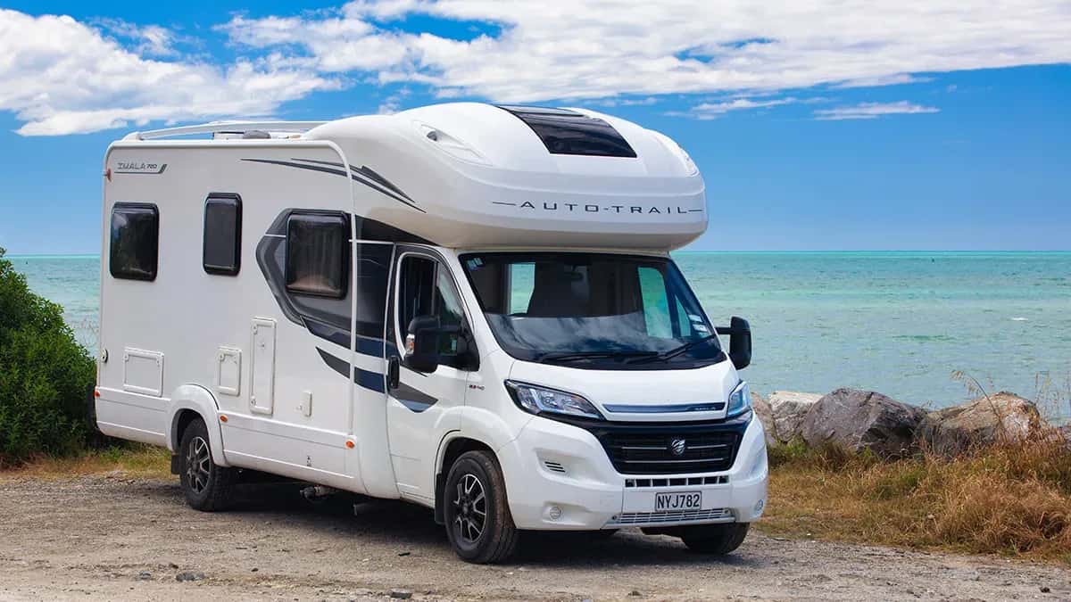 Neuseeland, Discover NZ Motorhome Rentals, 4-6 Berth Deluxe, Exterior