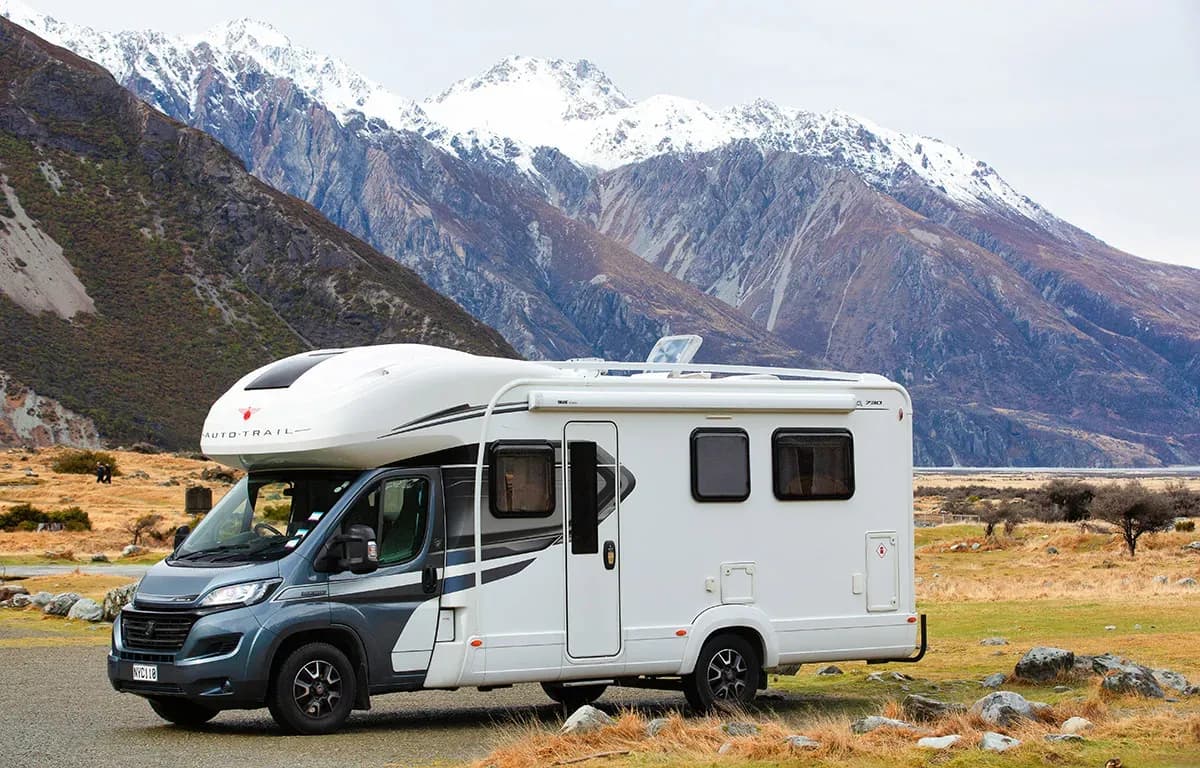 Neuseeland, Discover NZ Motorhome Rentals, 4 Berth Deluxe, Exterior