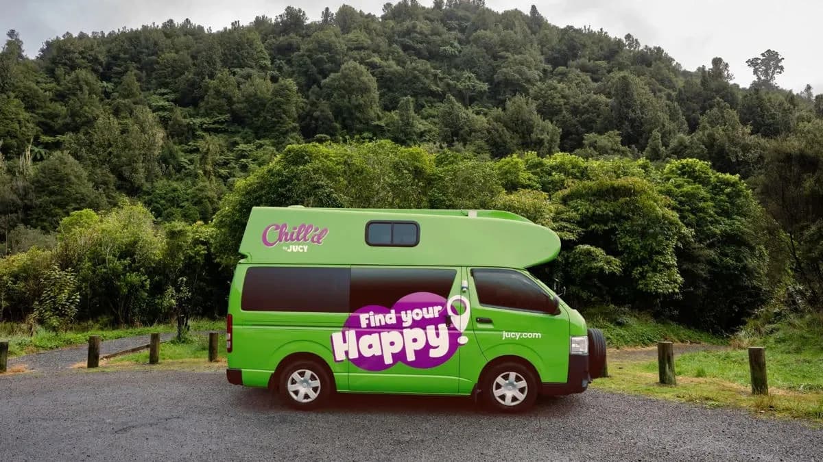 Neuseeland, Jucy Rentals, Chill'd Sundaze, außen seitlich