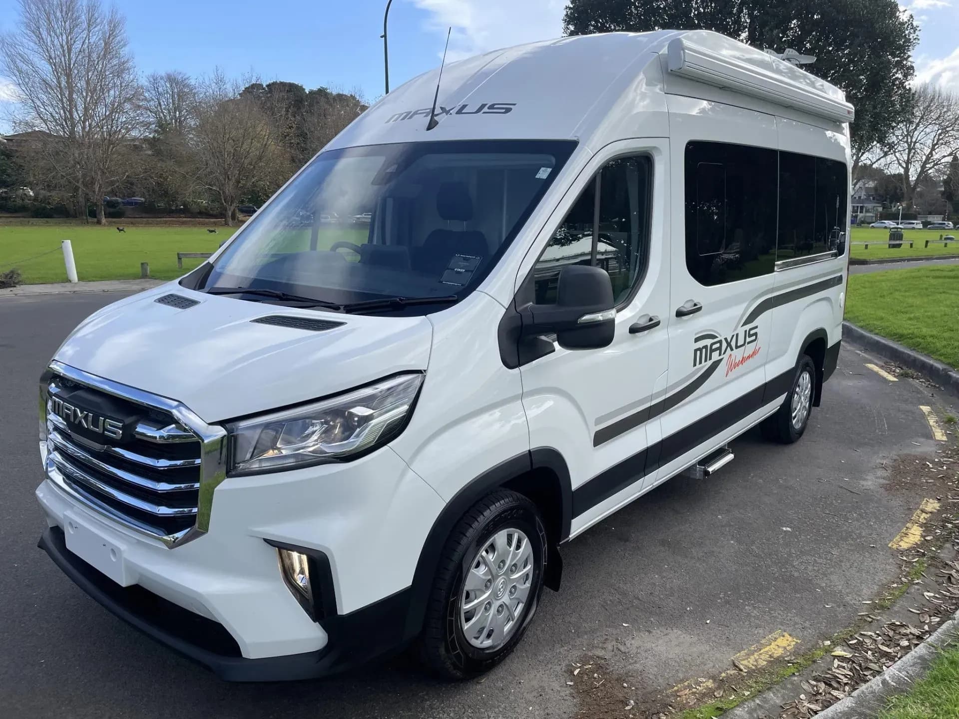 Neuseeland, Kia Ora, Maxus, 2 Personen Campervan, Außenanischt hinten 45 Grad als Abschluss