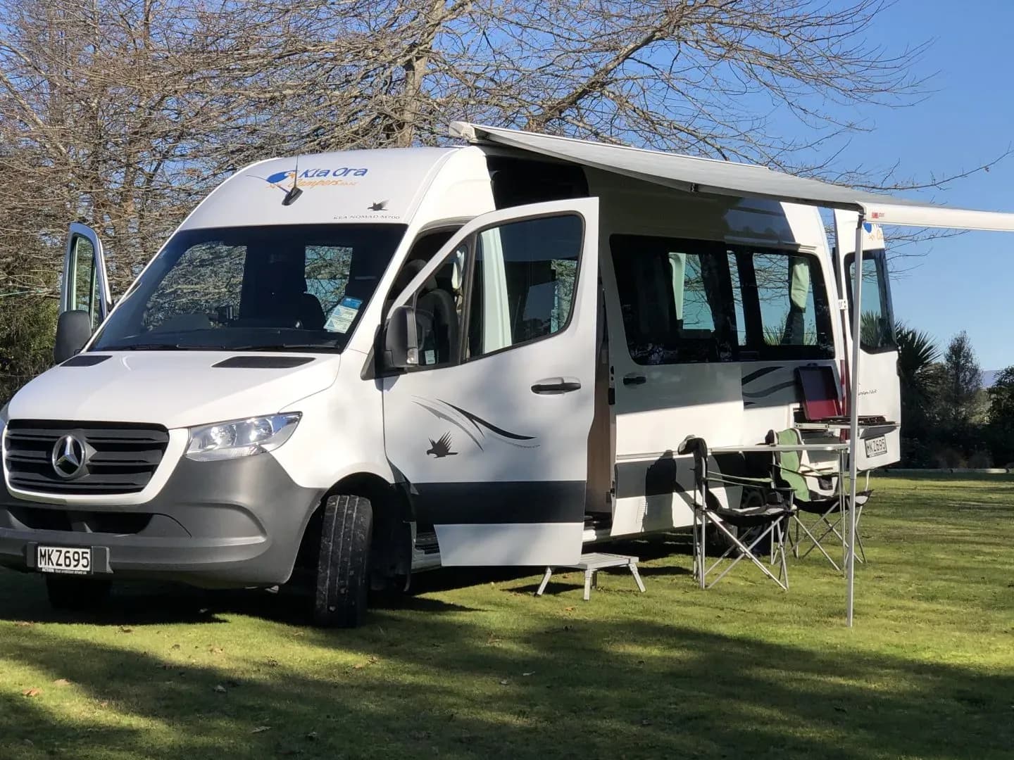Neuseeland, Kia Ora, Nomad, Campervan für drei Personen, Außenansicht gesamt als Abschluss