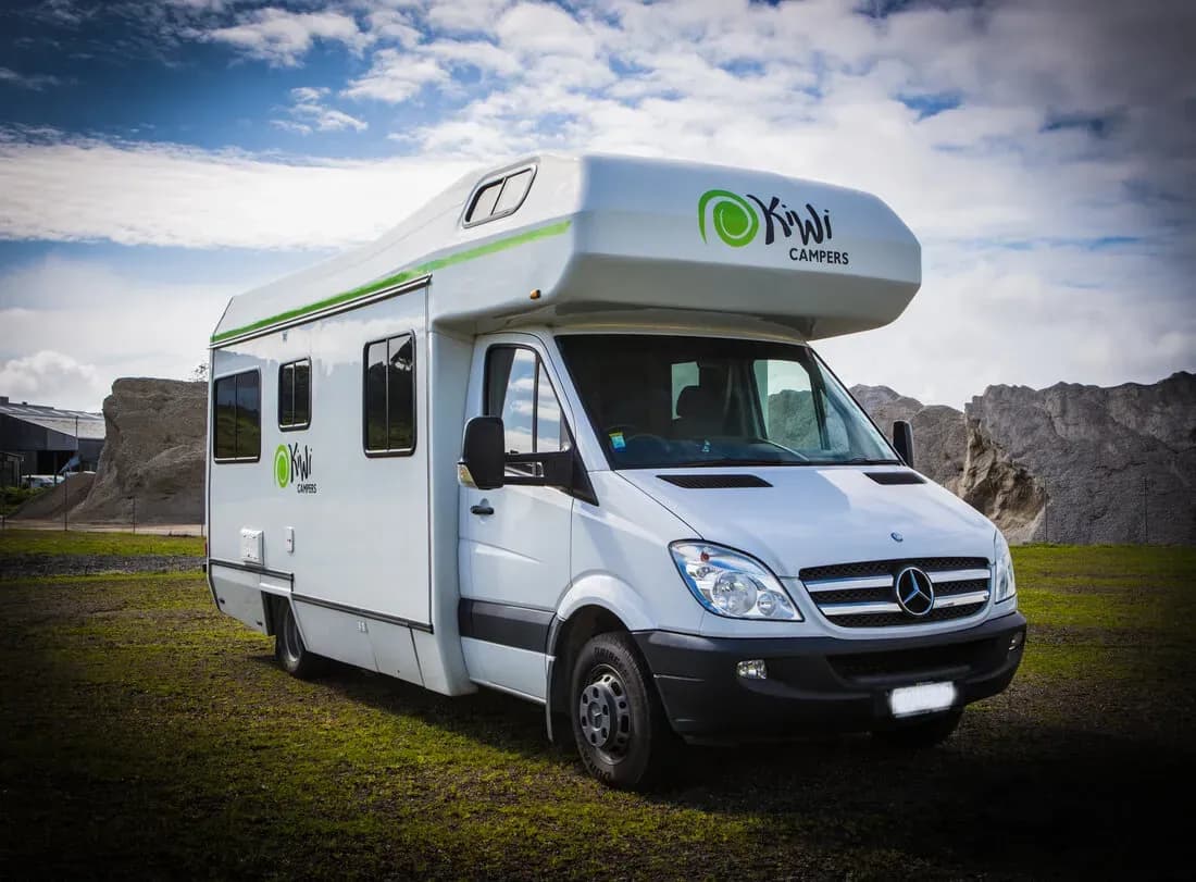 6 Bett Wohnmobil für bis zu 6 Personen aus der Mittelklasse von Kiwi Campers mieten in Neuseeland
