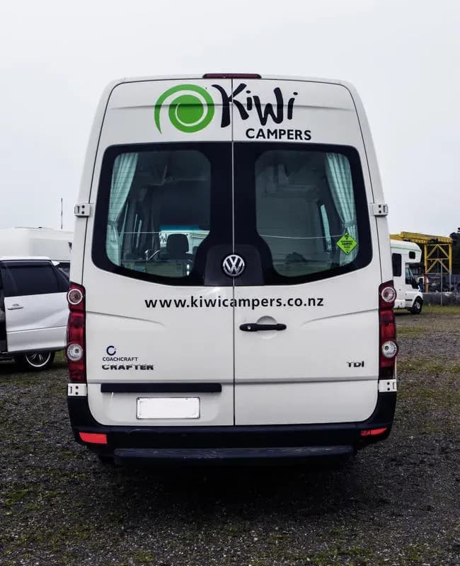 Kiwi Euro 2 ST mit Dusche und WC, Bett, Kiwi Campers Neuseeland
