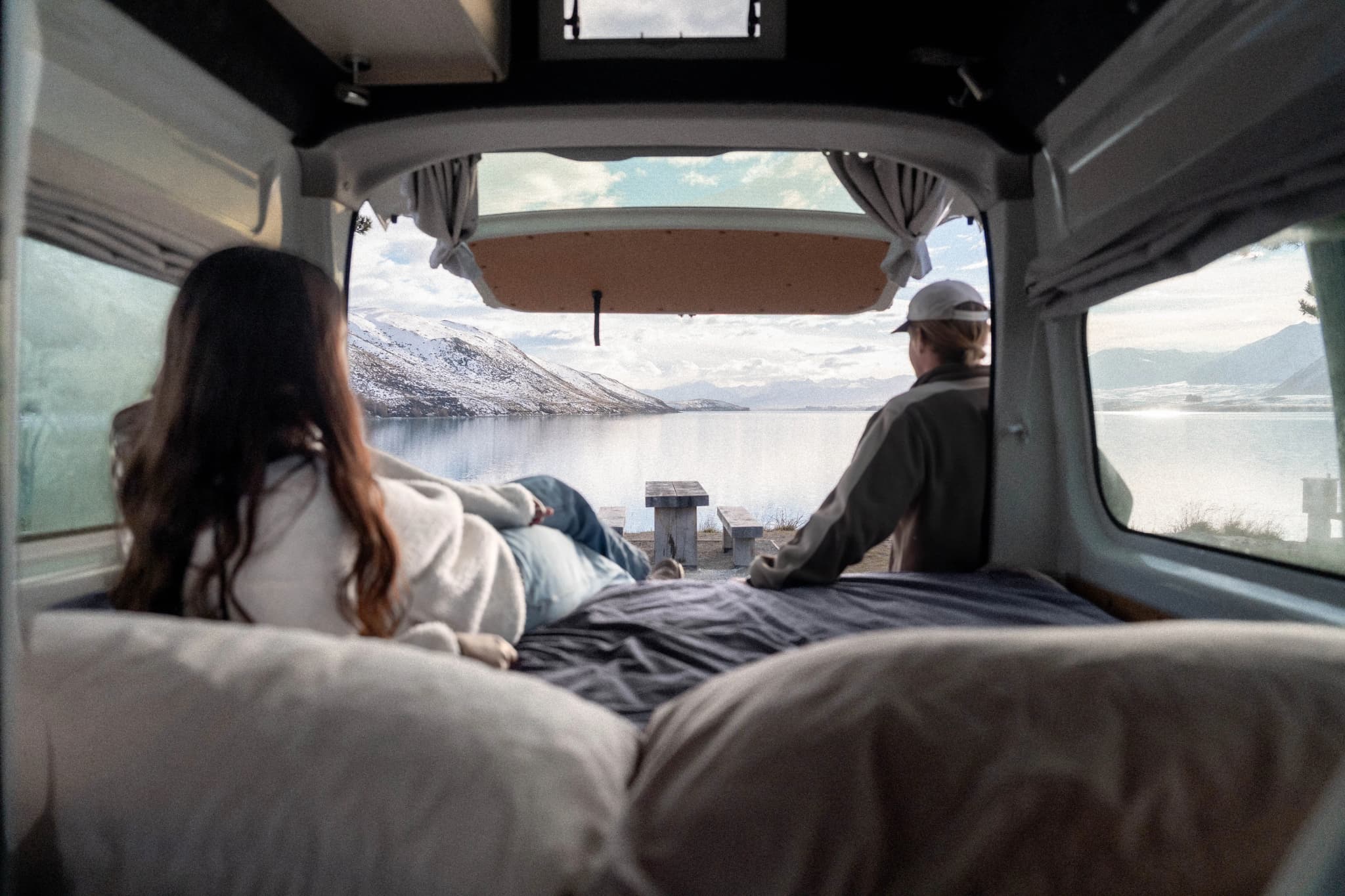 Neuseeland, Kiwi Camper, Kiwi Traveller 2ST, Sitzecke als Bett neu