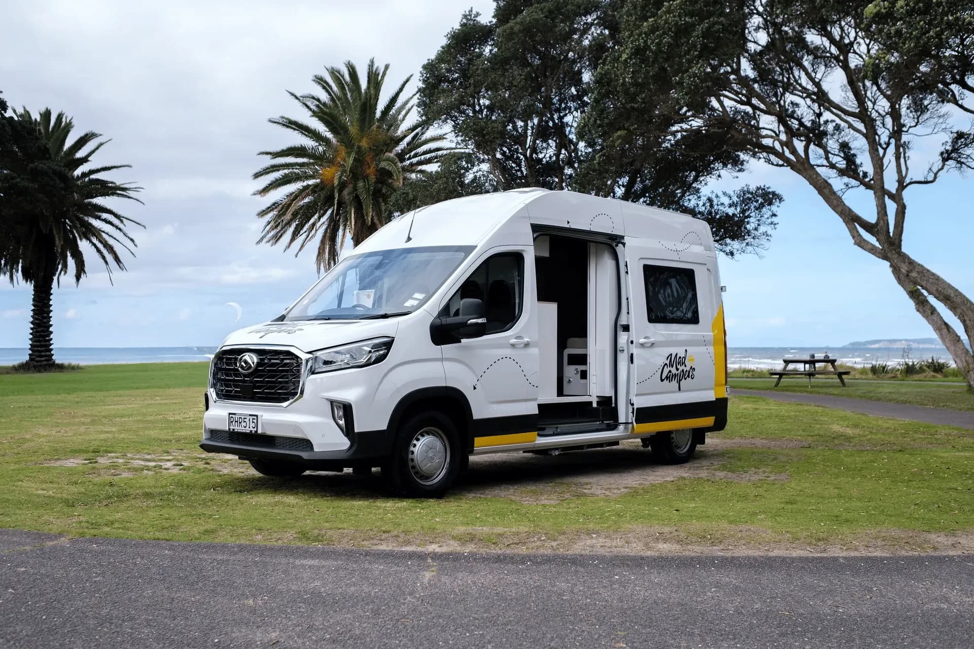 Neuseeland, Mad Campers, Mad2+, außen seite