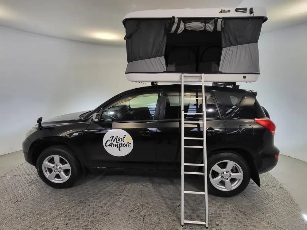 MAD Adventurer MAD Campers Neuseeland Seitliche Sicht Dachzelt
