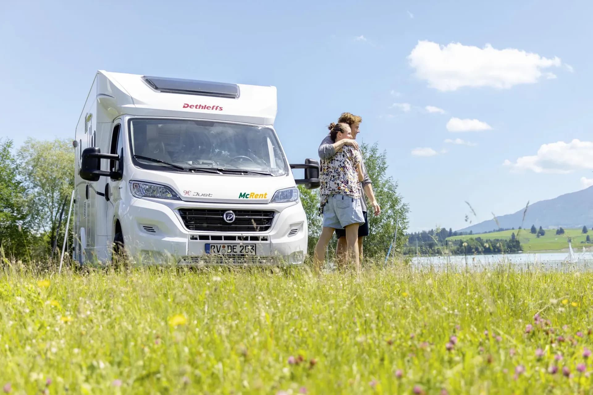 Camper auf Wiese