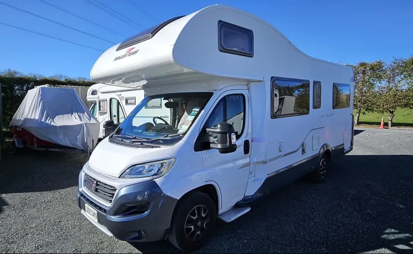 Rosy von Nomado geparkt in Neuseeland