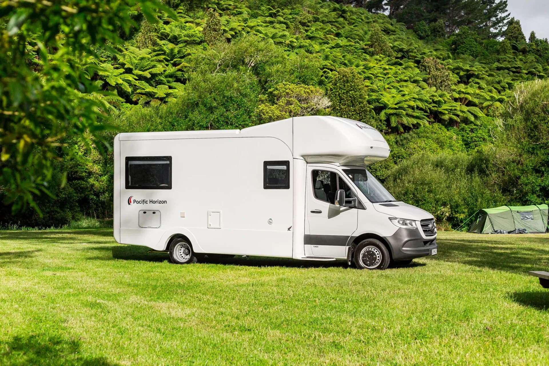Premium GEM 4 Motorhome, Pacific Horizon, Neuseeland, Ansicht seite