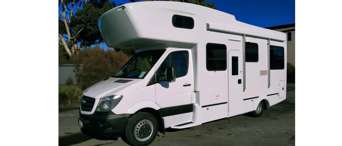 Den Explorer von RoadRunnerRentals günstig mieten in Neuseeland mit CamperOase