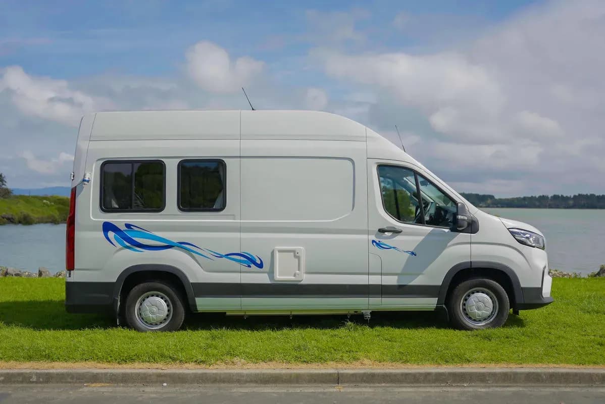 Neuseeland, Wendekreisen, Koru 2 Freedom LDV, Außenansicht szenisch