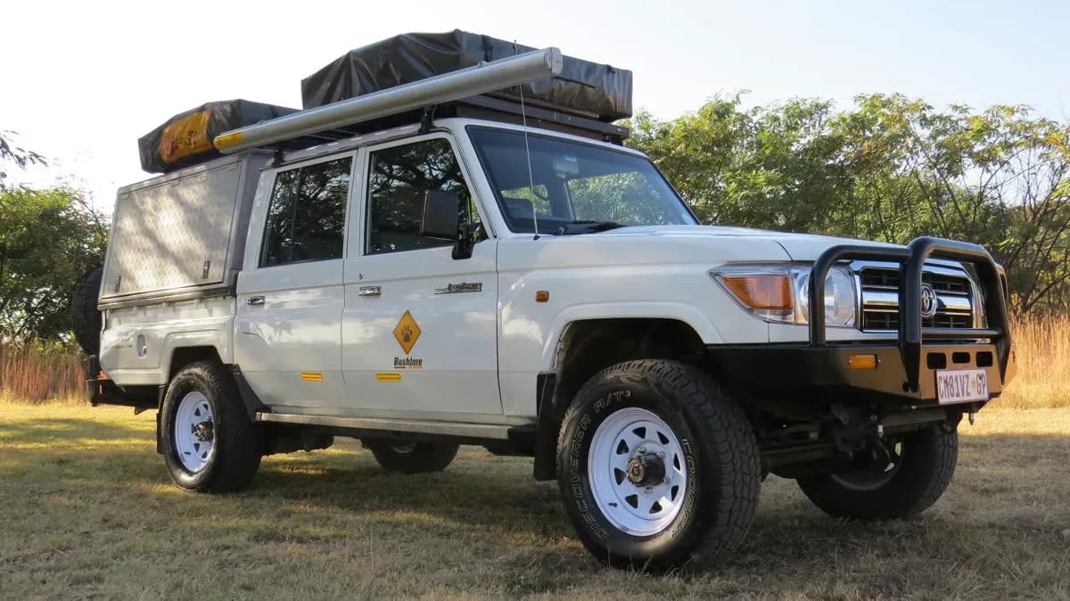 Bushlore CruC4 Toyota Landcruiser 4WD Camper mit zwei Dachzelten für bis zu 4 Personen mieten in Südafrika und Namibia