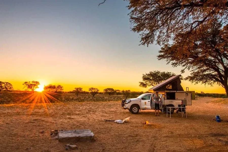 HILCAM von Bushlore Africa bei Sonnenuntergang