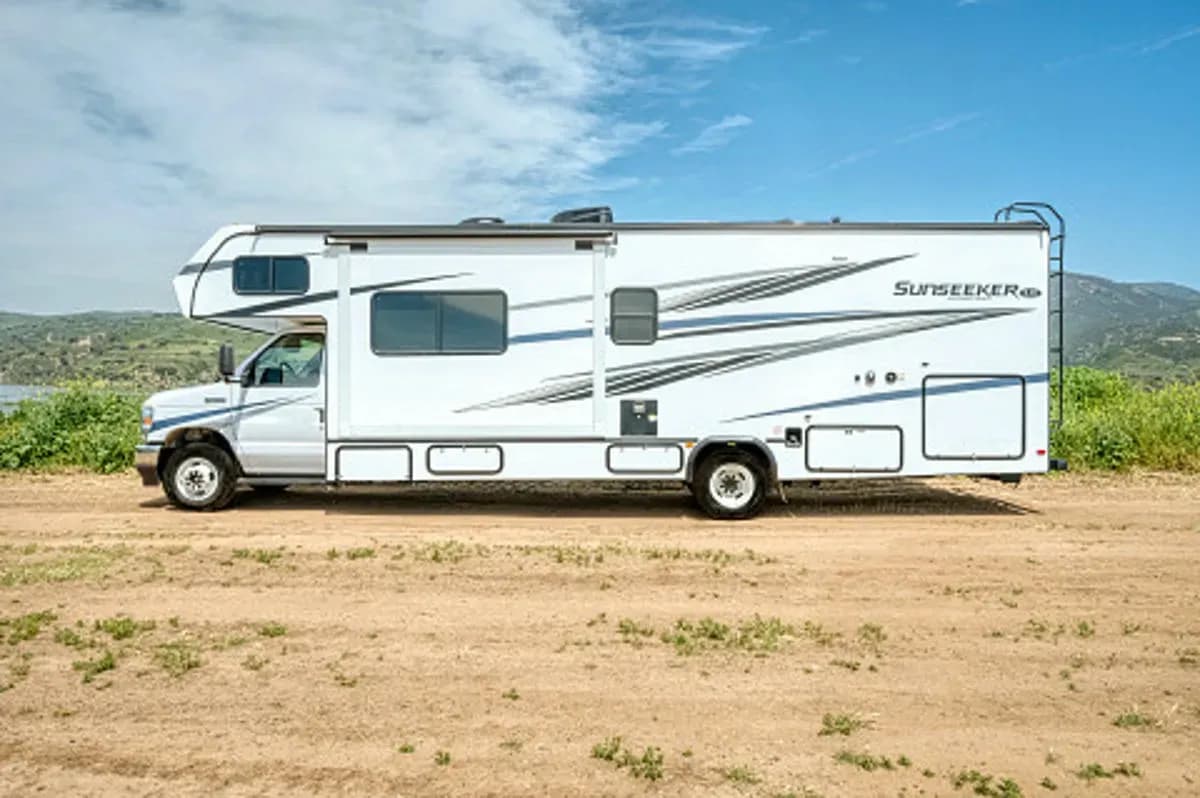 USA, Mighty US, Class C Family Sleeper, Außeansicht Fahrerseite