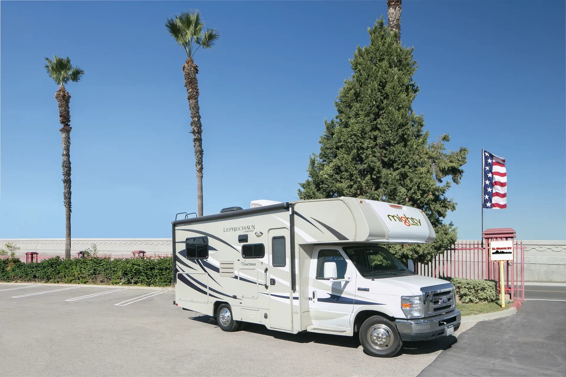 Das Class C Medium von Mighty für 5 Personen in den USA günstig mieten über CamperOase.