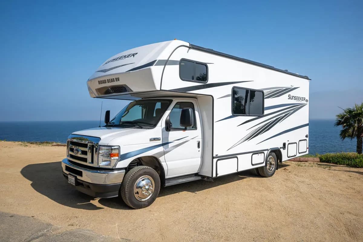 USA, Road Bear RV, Class C 23-25 M, Außenansicht