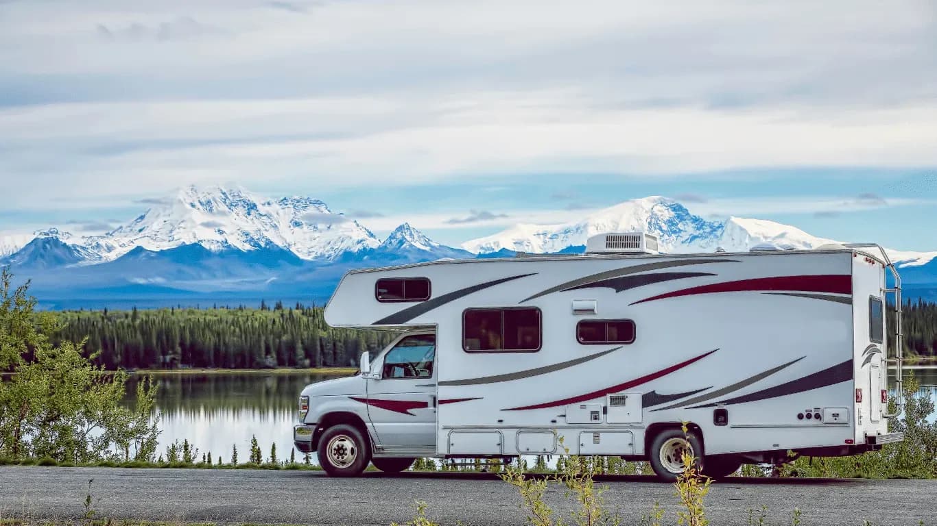 Klasse C3 Standard von Road Camper geparkt in den USA
