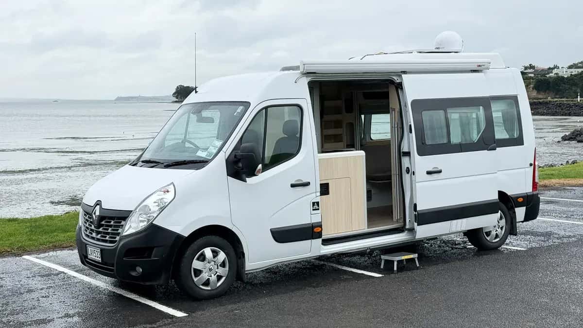 Nomado Neuseeland - Lilly 2 Berth - Sprinter mit Markise - günstig mieten