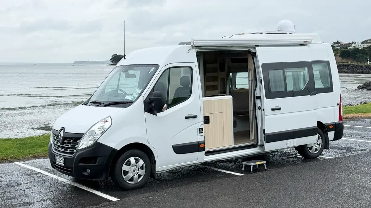Nomado Neuseeland - Lilly 2 Berth - Sprinter mit Markise - günstig mieten