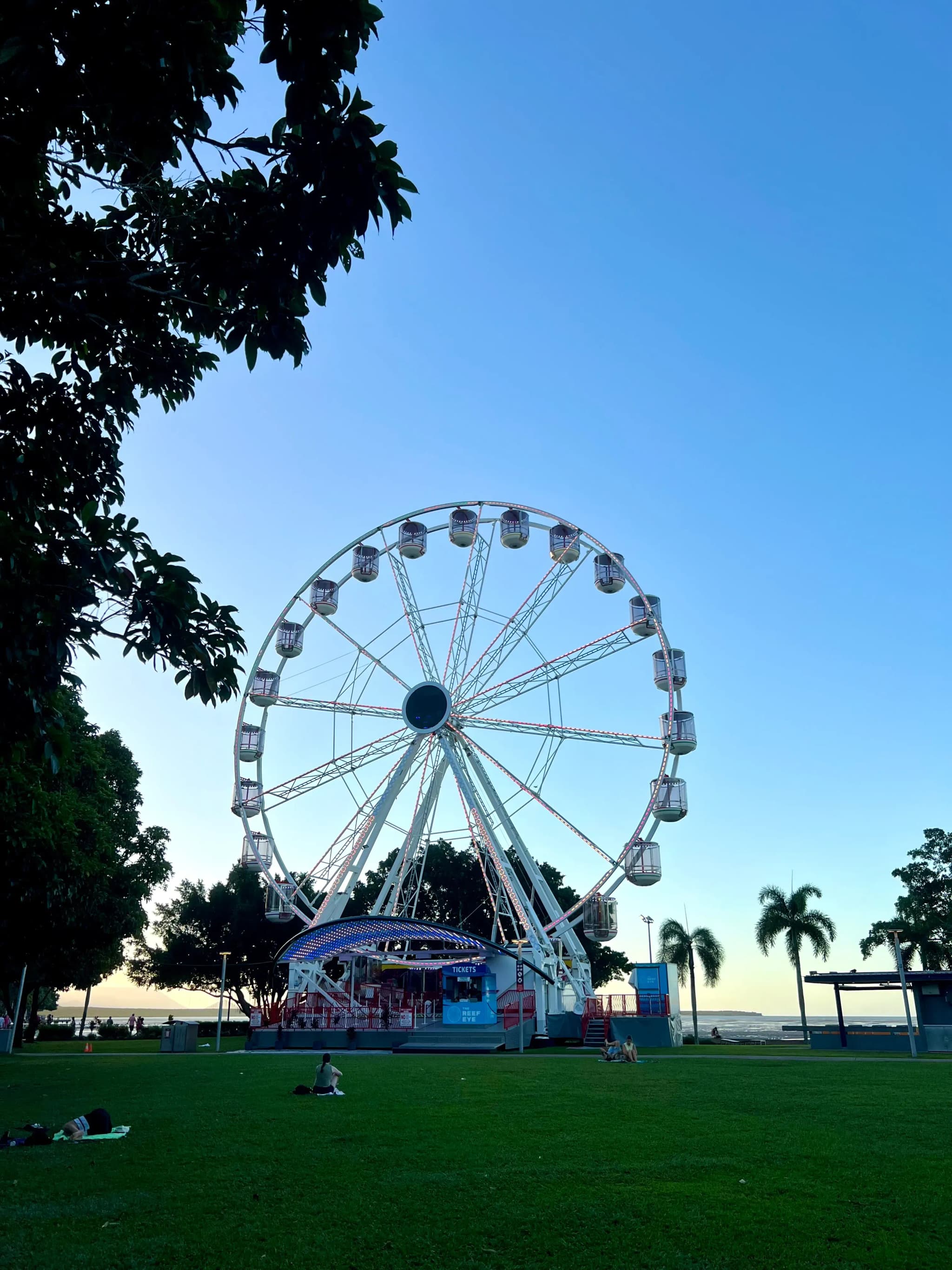 Riesenrad am Strand in Cairns