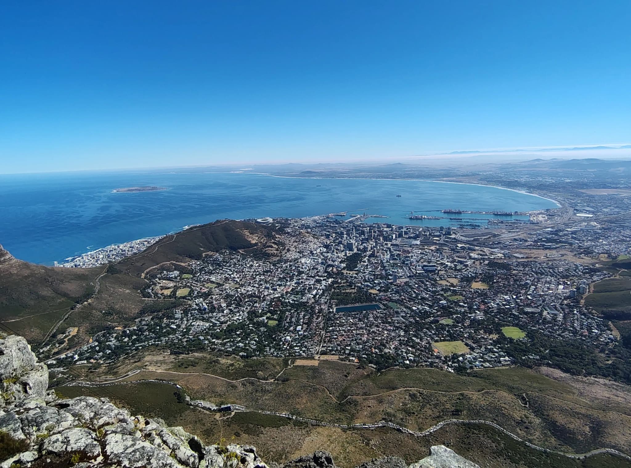 Blick über Kapstadt aus der Seilbahn zum Tafelberg