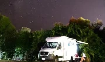 Maui Cascade Camper unter dem Sternenhimmel bei Port Gregory in Western Australia