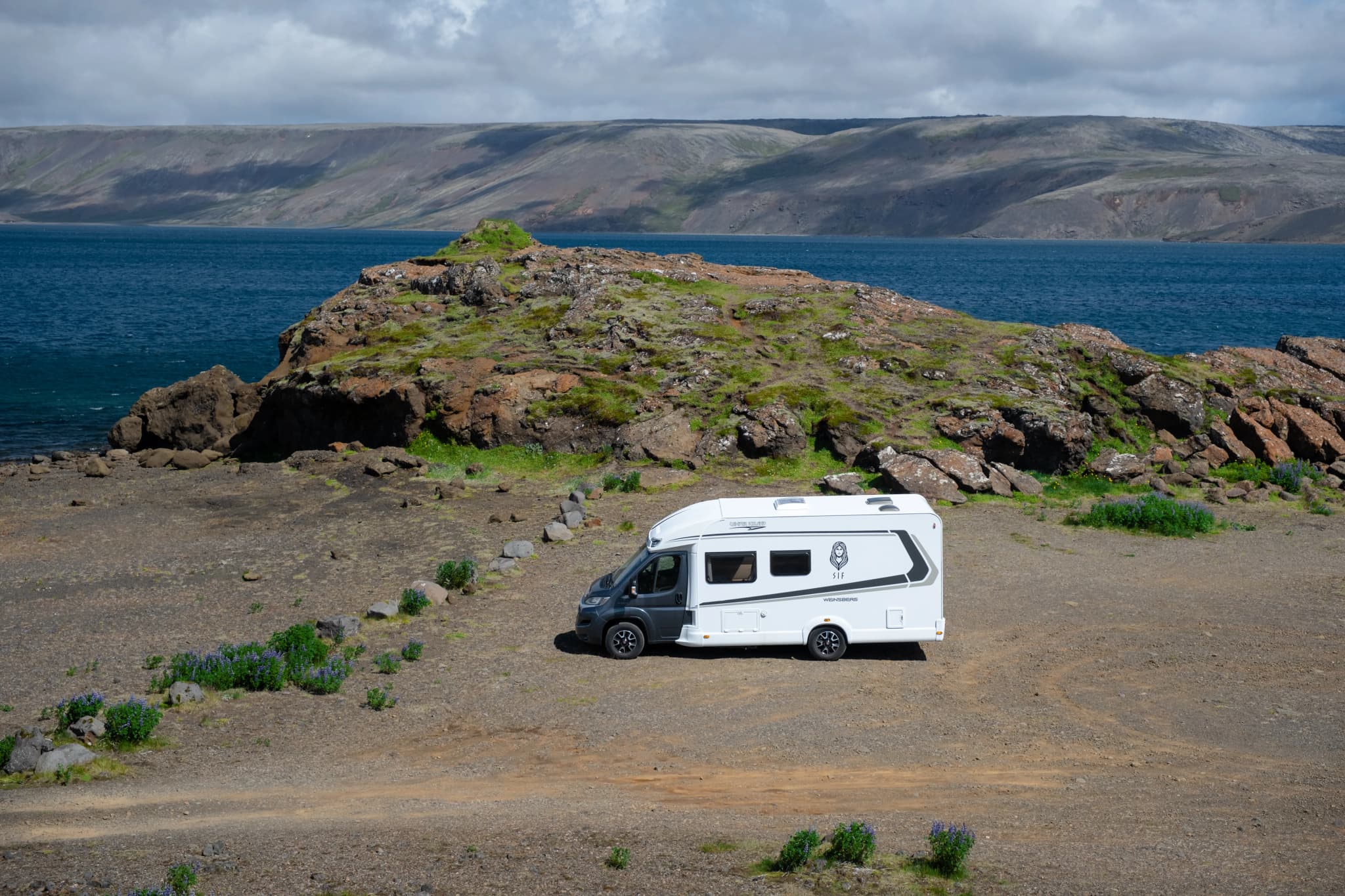 Island, Europa, Camper Iceland, MH 4-5 HEL, Premium Wohnmobil für 4-5 Personen, Außenansicht