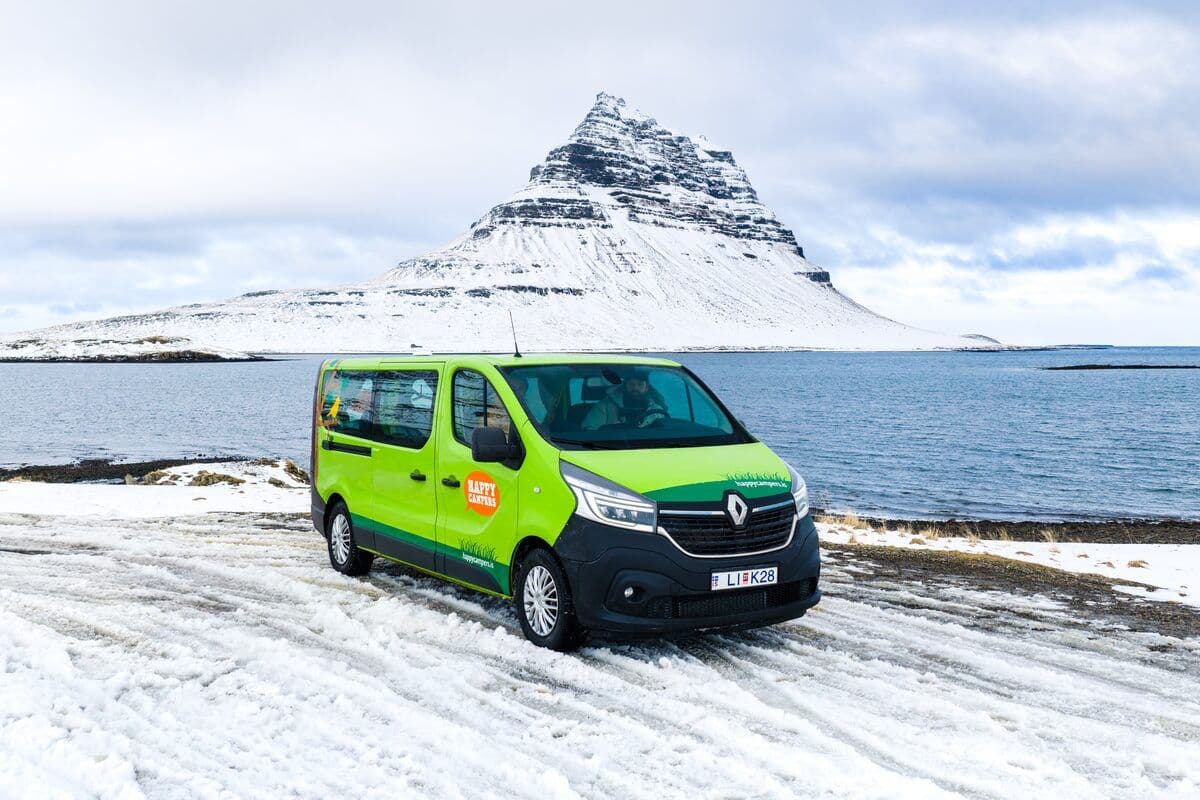 Miete den Happy 2 EX Sleeper mit optionalem Dachzelt für bis vier Personen von Happy Campers in Island