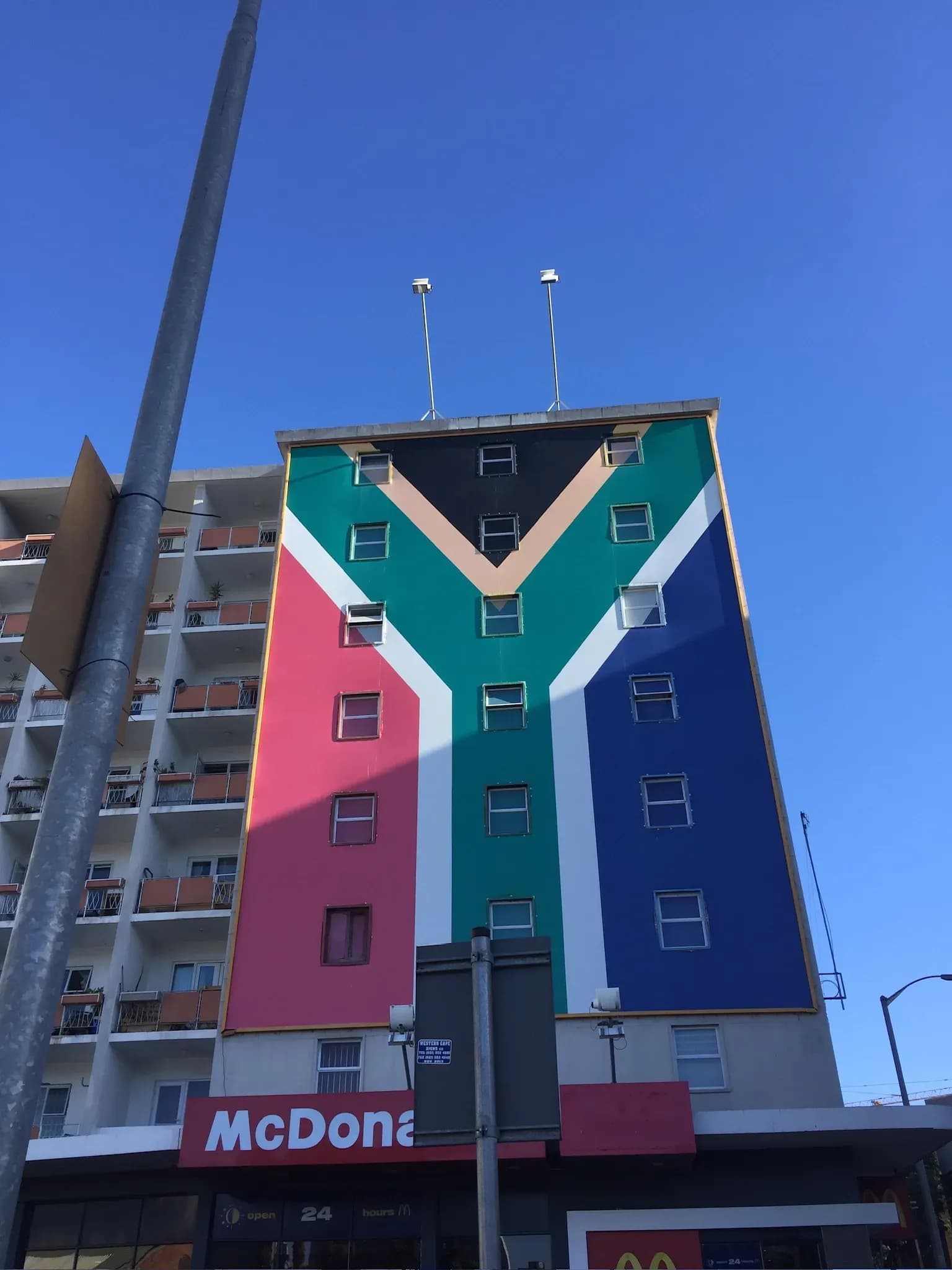 Südafrika Flagge auf Gebäude