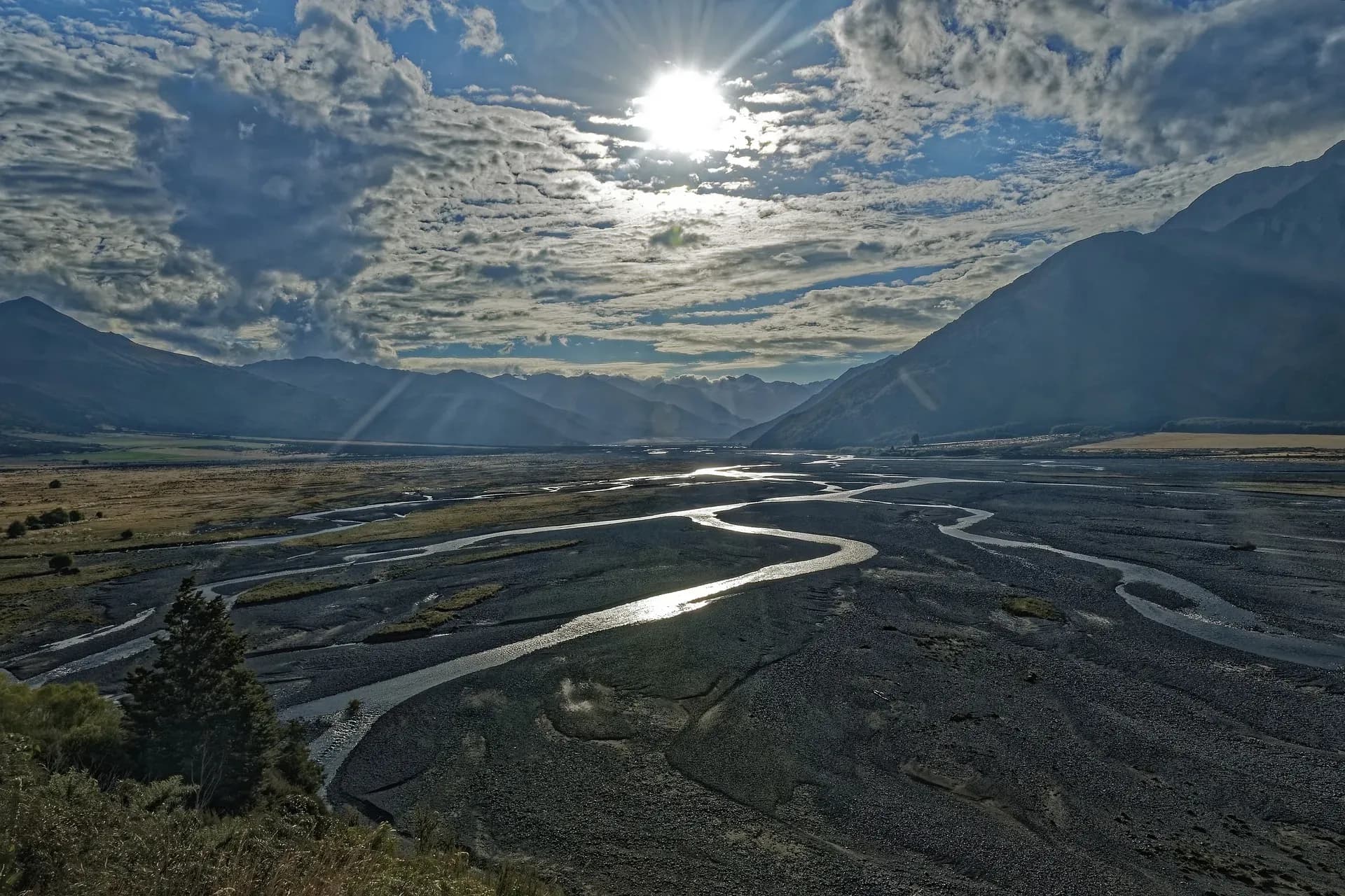 Hanmer Springs, Flusslauf, Kieslandschaft, Sonne, Camper Neuseeland