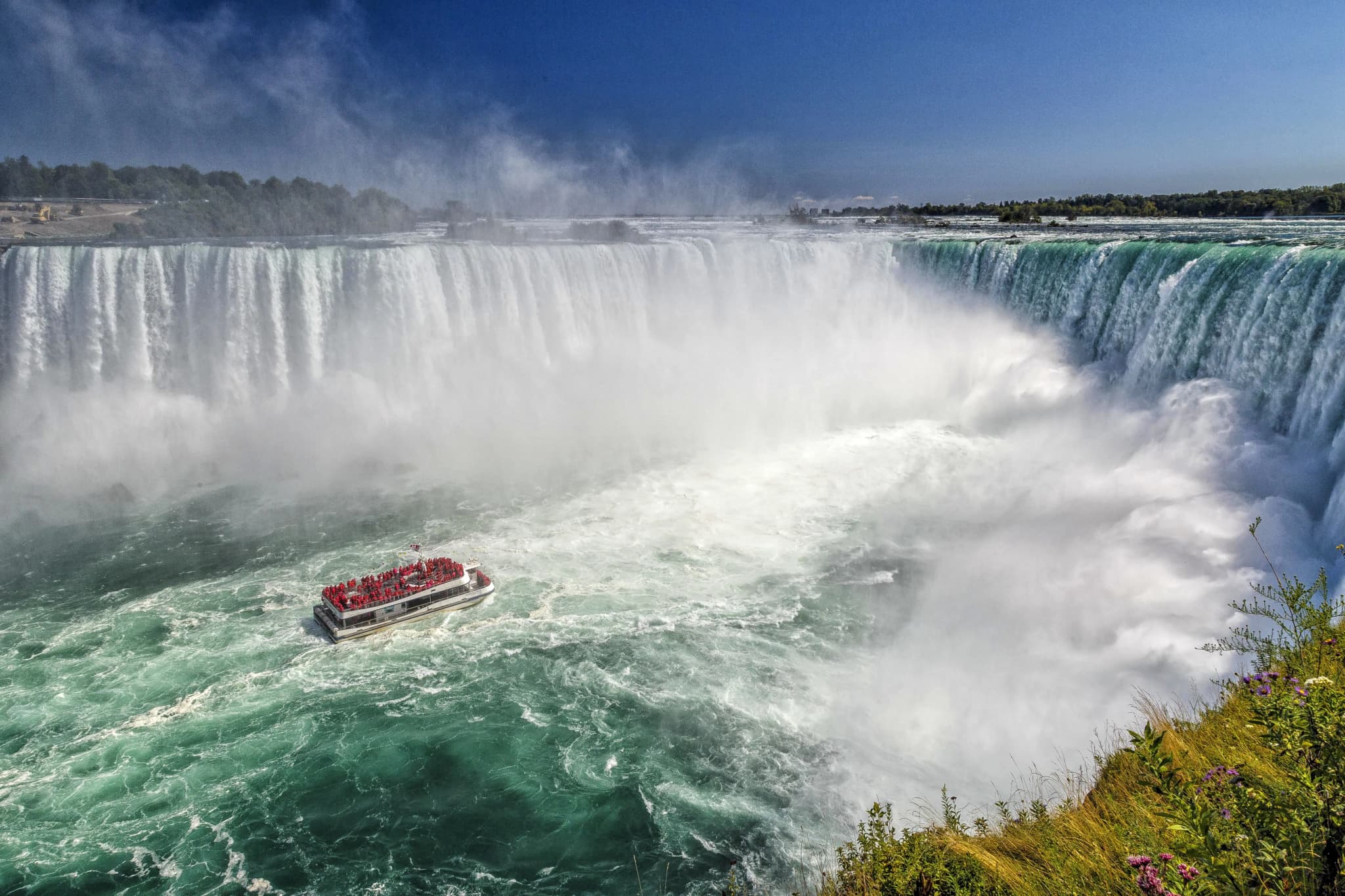 Die Niagara Fälle lassen sich gut mit dem Camper von New York aus erreichen