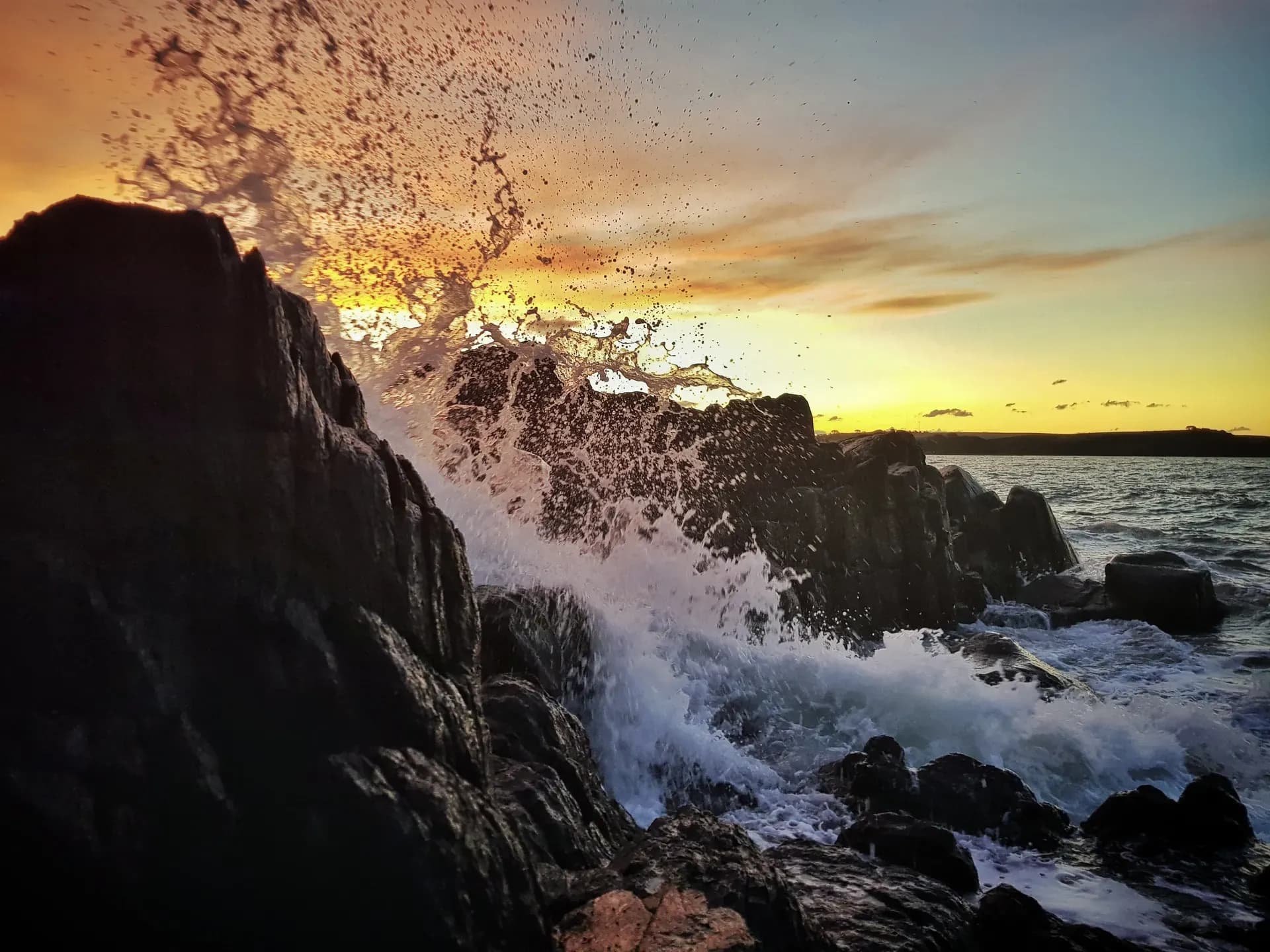 Devonport Tasmanien, Tasmanien Route, Wellen, Felsen