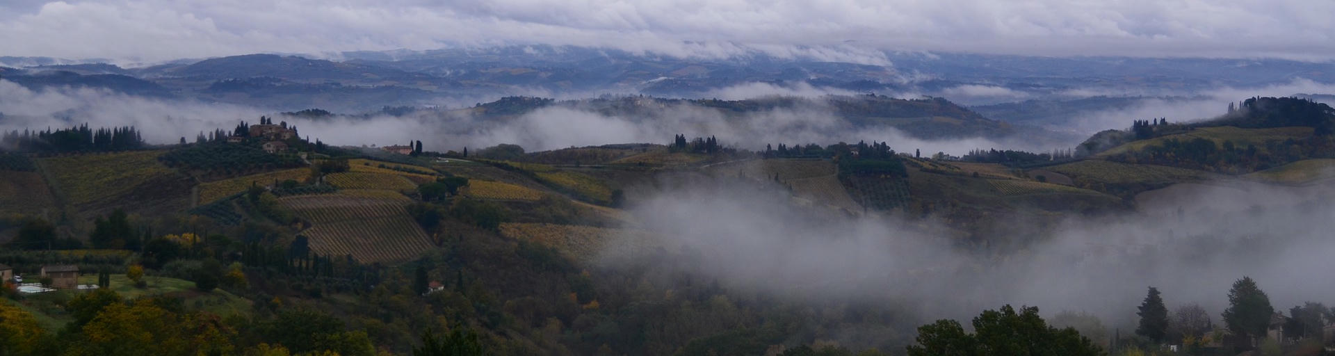 Wohnmobilurlaub Europa - Italien, Landschaft mit Wolken 